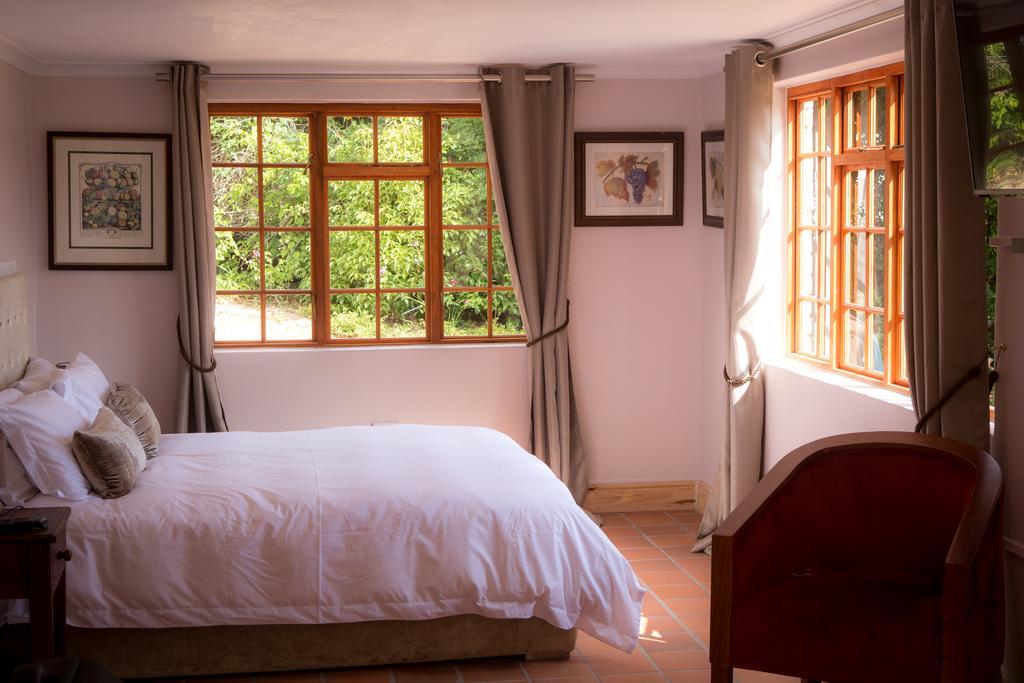 Winelands Villa Guesthouse And Cottages Somerset West Exterior photo
