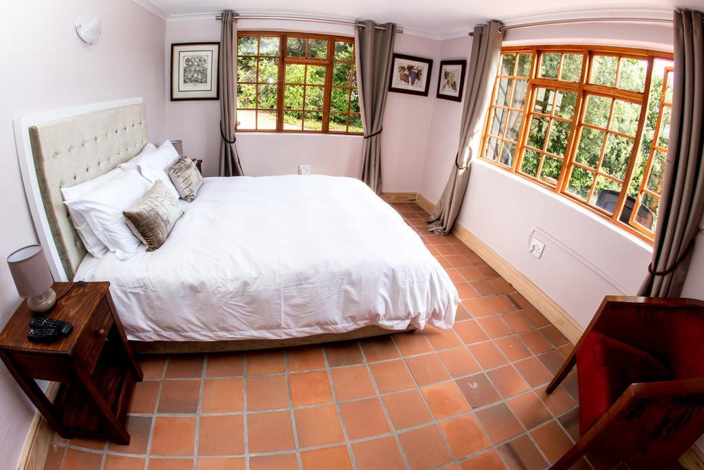 Winelands Villa Guesthouse And Cottages Somerset West Exterior photo