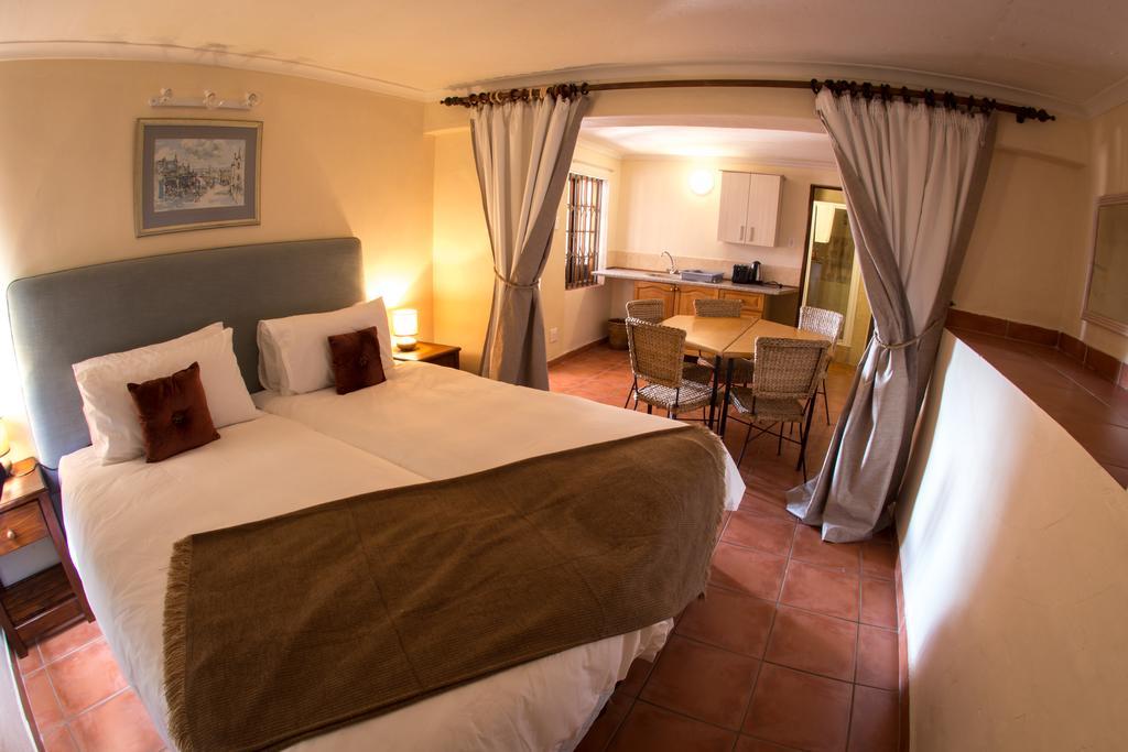 Winelands Villa Guesthouse And Cottages Somerset West Exterior photo